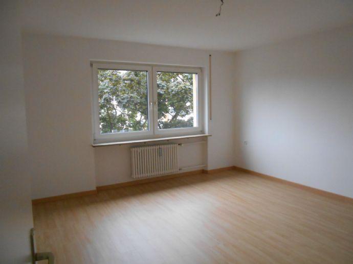KESTLER IMMOBILIEN IVD - 3. OG - 3 ZI.-WOHNUNG - DESIGNBÖDEN - HELL GEFLIESTES BAD - Foto 2