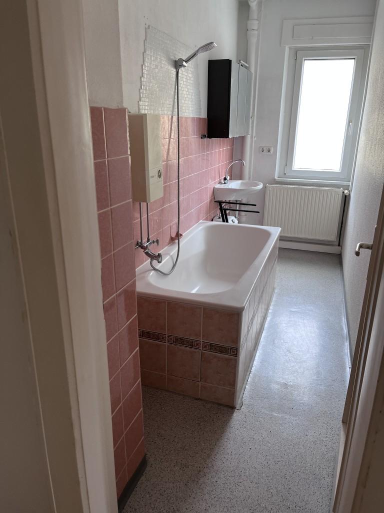 2-Zimmerwohnung - Einbauküche - Bad und WC getrennt - Laminatböden - Kein Aufzug - Foto 5