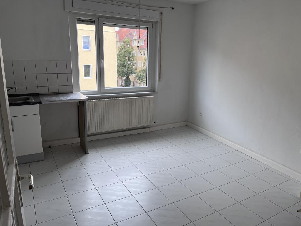 2-Zimmerwohnung - Einbauküche - Bad und WC getrennt - Laminatböden - Kein Aufzug - Foto 2