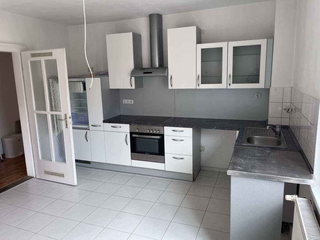 2-Zimmerwohnung - Einbauküche - Bad und WC getrennt - Laminatböden - Kein Aufzug - Foto 3