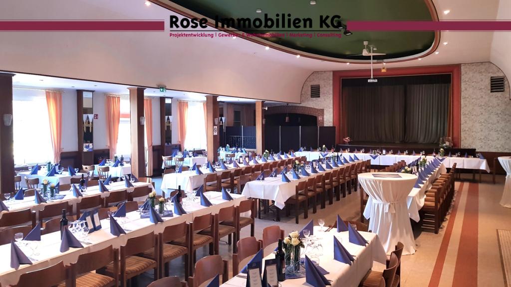 Saal mit Bestuhlung