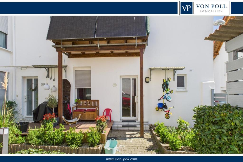 Frontansicht mit Terrasse