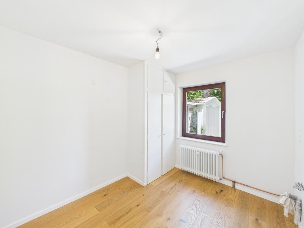 Modernisierte Doppelhaushälfte mit Süd-Terrasse in begehrter Waldrandlage - Photo 2