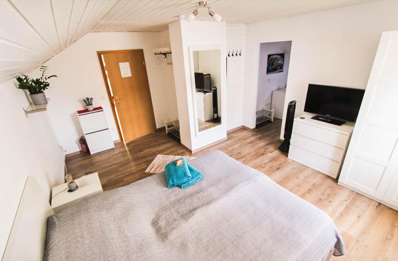 Schlafzimmer links im Dachgeschoss