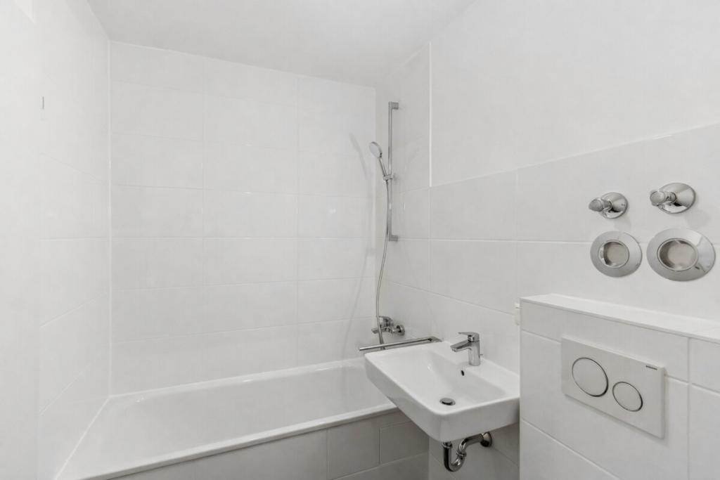 Erstbezug nach Renovierung: 1,5-Zimmer-Wohnung mit Loggia und Garten in München-Hadern - Photo 5
