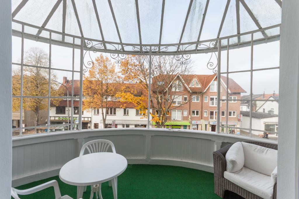 Tolle 4 Zimmerwohnung mit großem Balkon in denkmalgeschützter Villa im westlichen Kurgebiet - Foto 5