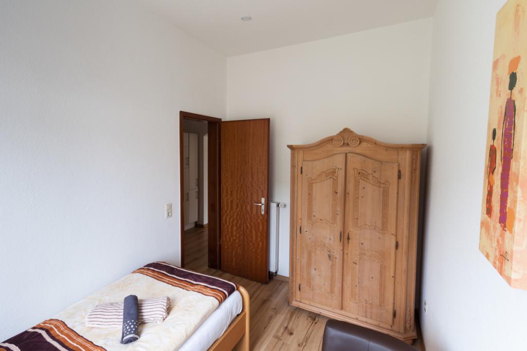 Tolle 4 Zimmerwohnung mit großem Balkon in denkmalgeschützter Villa im westlichen Kurgebiet - Foto 4