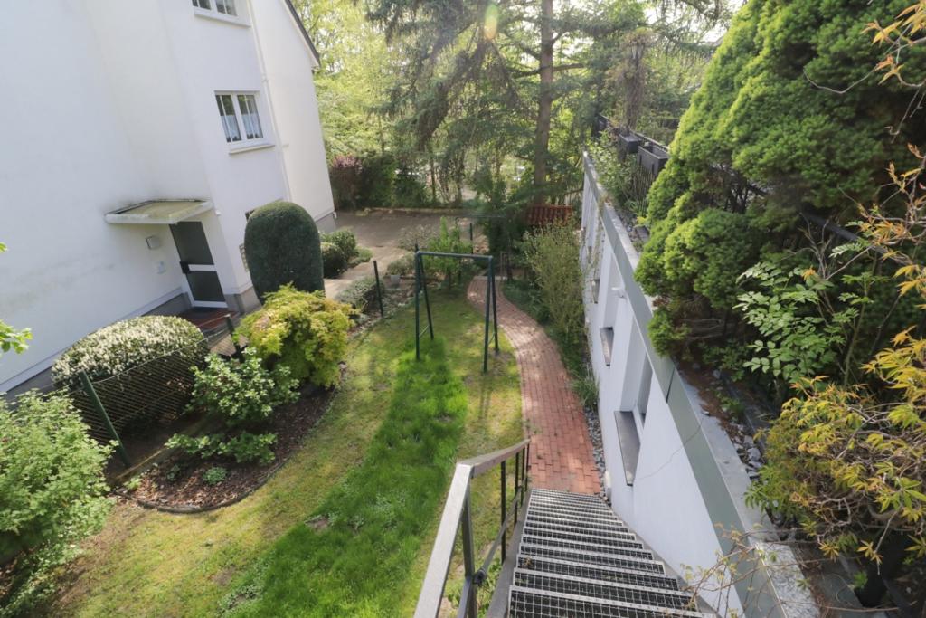Treppe vom 1. OG zum Garten