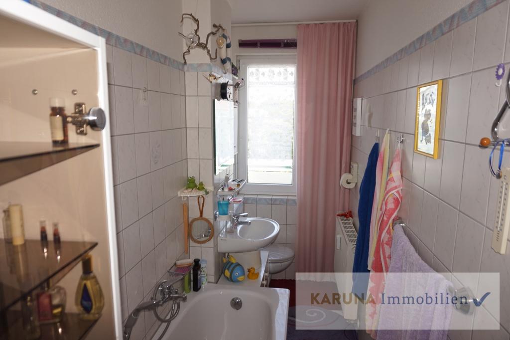 Tageslichtbad mit Badewanne