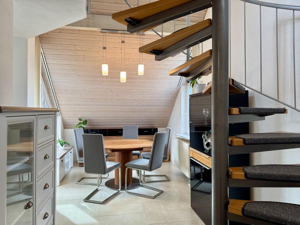 Essbereich und Treppe