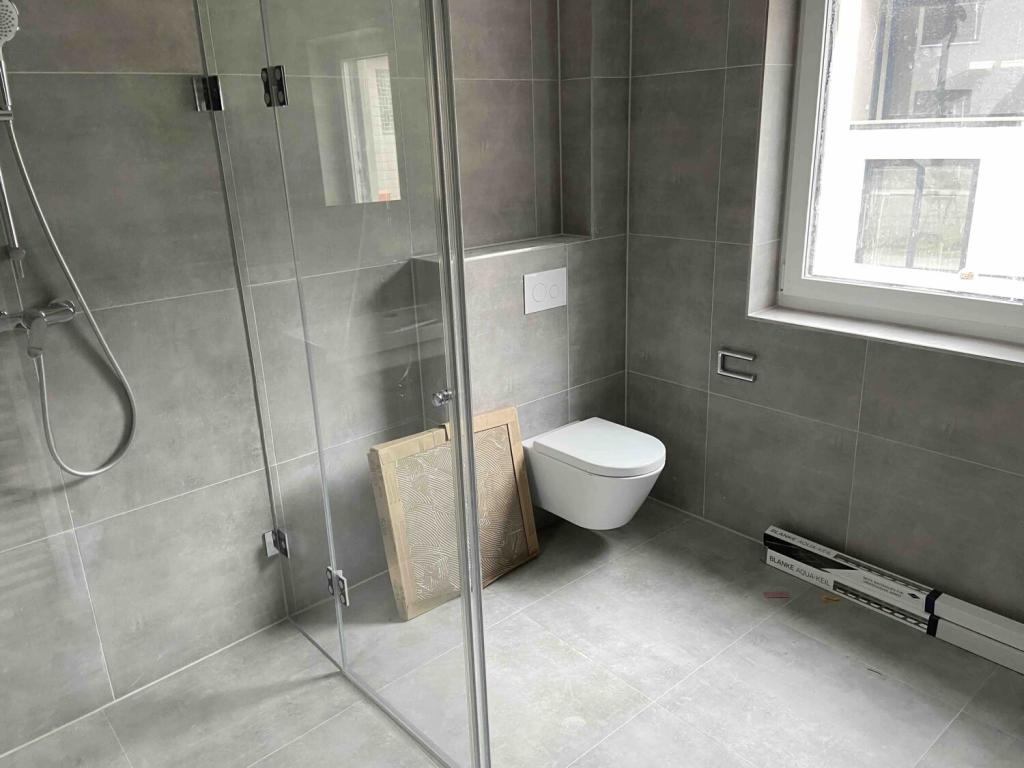 Moderne 3-Zimmer EG Wohnung mit Terrasse, Tiefgarage und Garten in Pförring - Photo 3