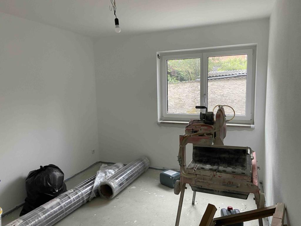 Moderne 4-Zimmer-Erdgeschoss-Wohnung mit Tiefgarage in Pförring - Photo 4