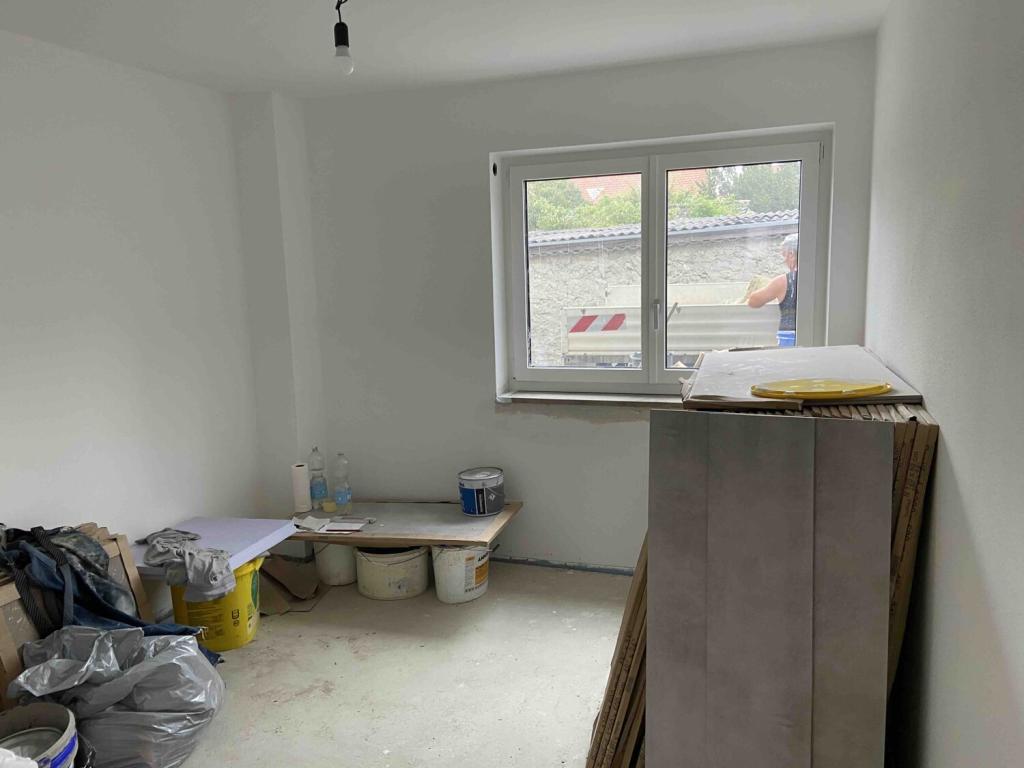 Moderne 4-Zimmer-Erdgeschoss-Wohnung mit Tiefgarage in Pförring - Photo 2