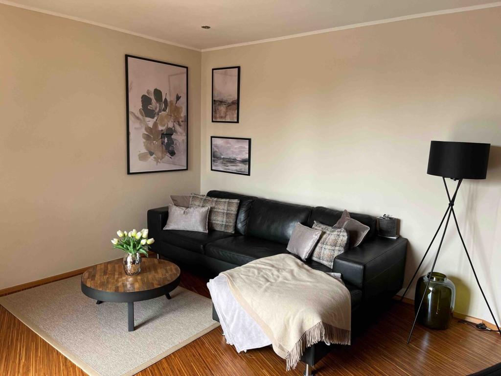 Schöne möblierte 2-Zimmer-Dachgeschosswohnung in Abensberg mit Stellplatz und Balkon - Foto 2