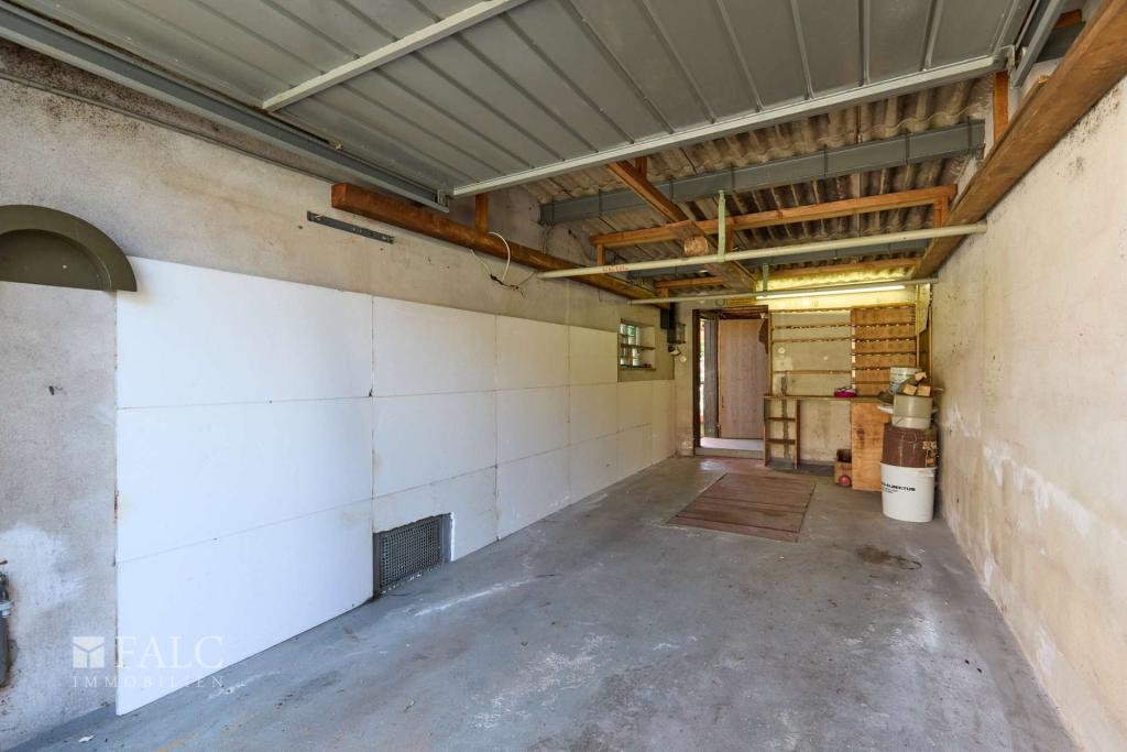 Garage mit Zugang zum Garten