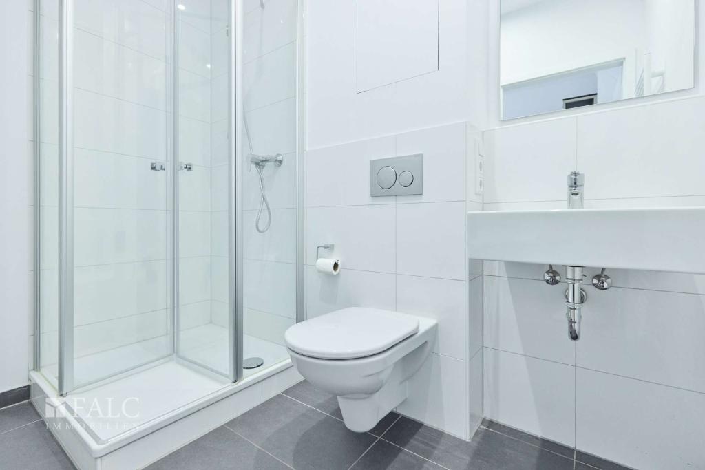 Modernes Badezimmer