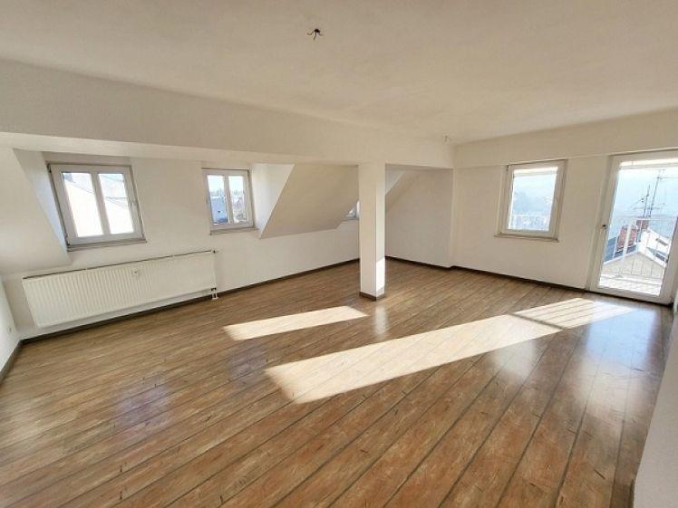 Helle 4-Raum-Wohnung mit Balkon - Photo 1