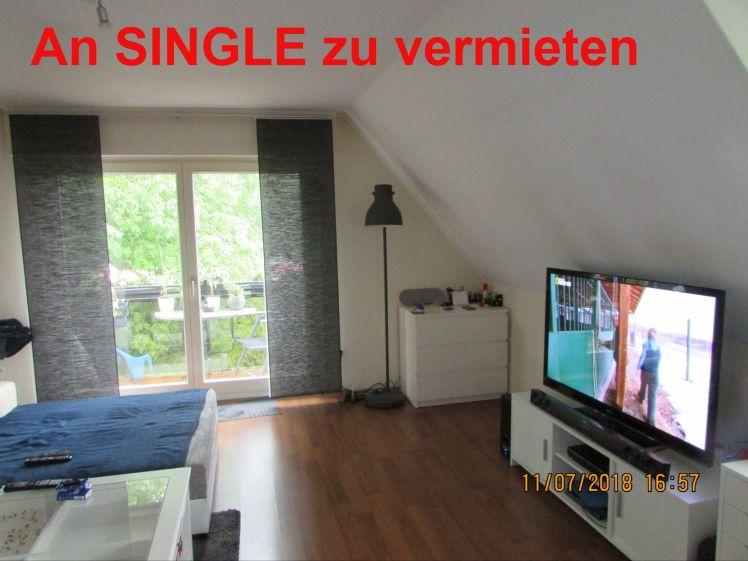 68 m² große Dachgeschoßwohnung für Singles ab 01.05.2024 neu zu vermieten - Foto 1