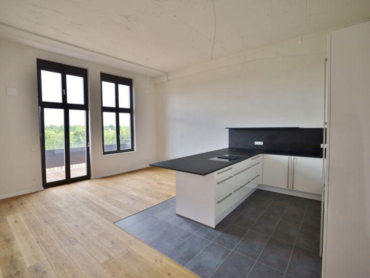 ++ Luxuriöses Wohnen mit industriellem Touch - 3 Zimmer mit Balkon und Mainblick ++ - Photo 1