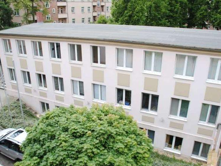 Schönefeld - 4-Raum-Hinterhauswohnung der besonderen Art mit Wanne, Fußbodenheizung & Sonnenterrasse - Photo 1