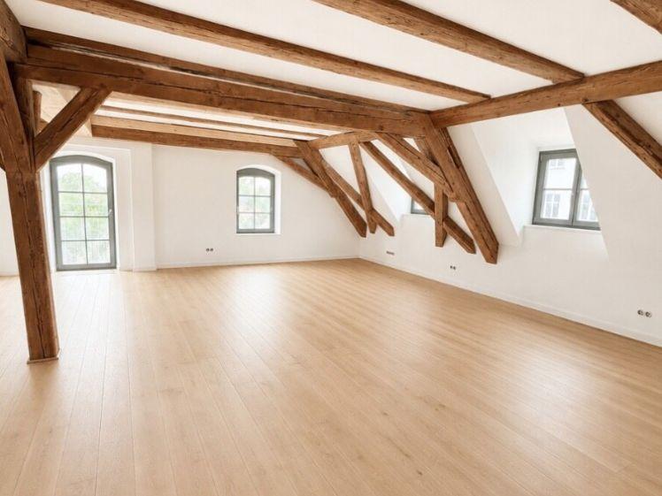 3-Zimmer-Dachgeschosswohnung auf 2 Etagen mit Loggia und Küche - Foto 1
