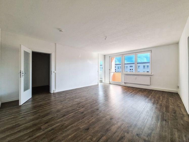 Exklusiver Einzugsbonus*: renovierte 4 Zimmerwohnung mit Balkon und Ausblick - Photo 1