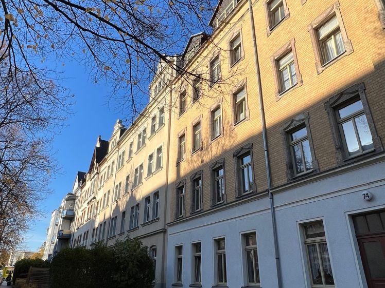 Mit dem Lift ist 3. OG !!! Balkon an der Küche + Bad mit Wanne - frei ab 1.3.23 - Photo 1