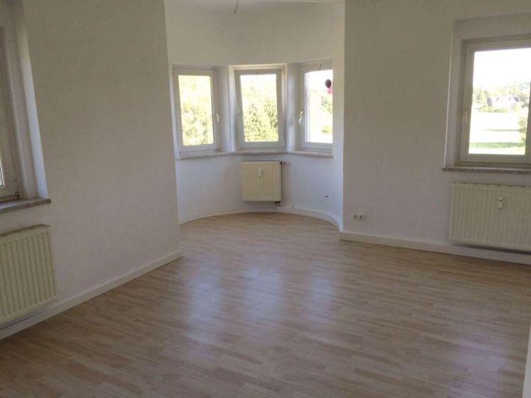 Sonnige, große 3-Raum-Wohnung mit EBK am ruhigen Stadtrand von Plauen zu vermieten - Photo 1