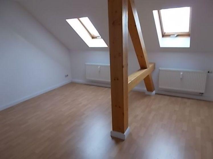 Große DG 2-Zi.mit Wanne, SP und Lam. im Zentrum! - Foto 1