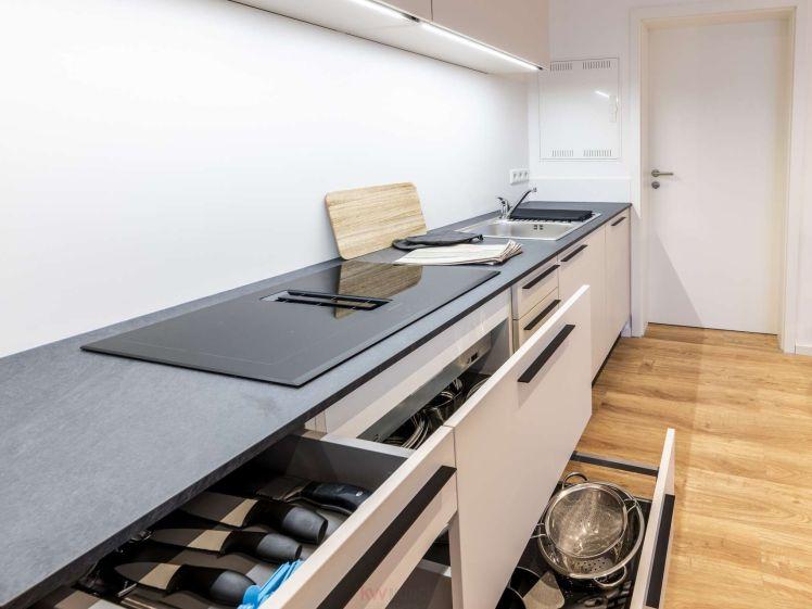 Neubau! Komplett möbliert mit 3er Küche und hochwertigen Schreinermöbeln! Traumhafte 1 Zimmer Whg! - Photo 1