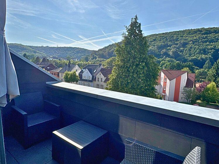 Uni-Nähe: Schöne 3 1/2 ZKB-Wohnung mit Kamin & Loggia, zentral in Saarbrücken-Scheidt - Photo 1