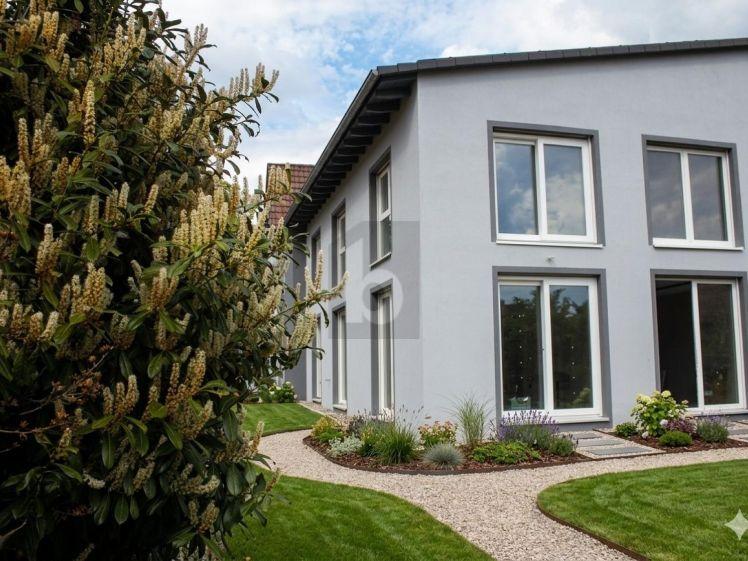 STIL UND KOMFORT IN ZENTRUMSNAHEM NEUBAU - Photo 1