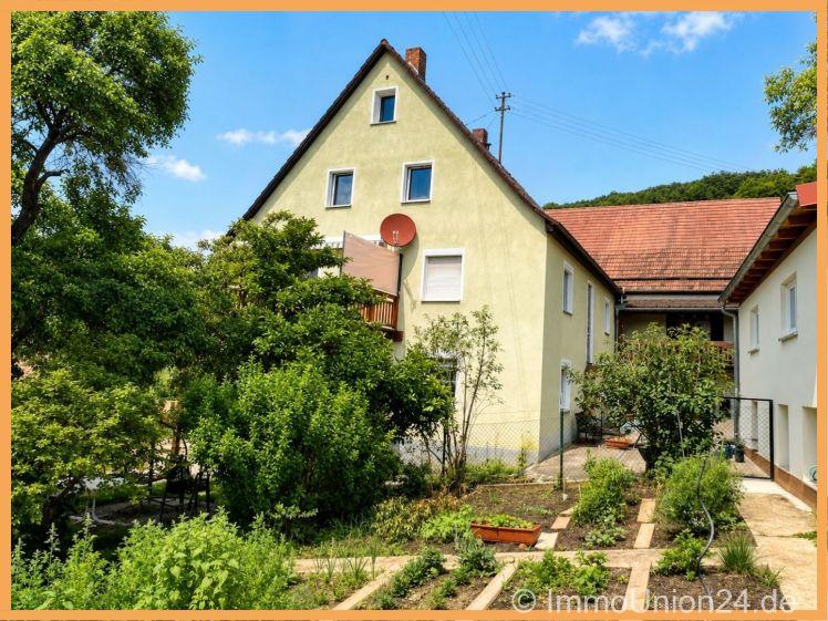 2-Zimmer-Erdgeschosswohnung im ehemaligen Bauernhof mit Gartennutzung, Garage und schöner Aussicht - Foto 1