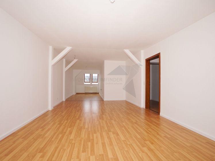 Geräumige 3-Raum-Dachgeschoss-Wohnung in Schwanenteich-Nähe - Photo 1