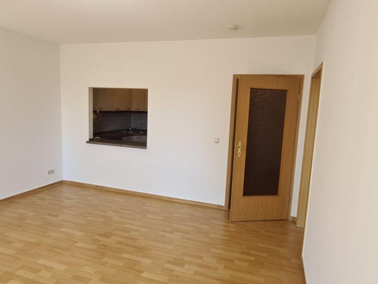 Helle Zweizimmer-Wohnung mit EBK in Wohnkomplex in Eisenberg - Photo 1
