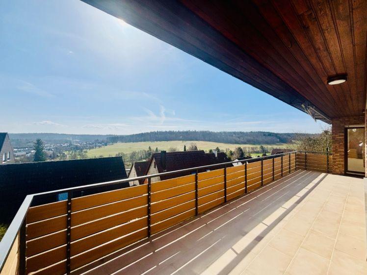 Modernisierte Wohnung mit Haus-in-Haus-Charakter und traumhaftem Talblick - Foto 1