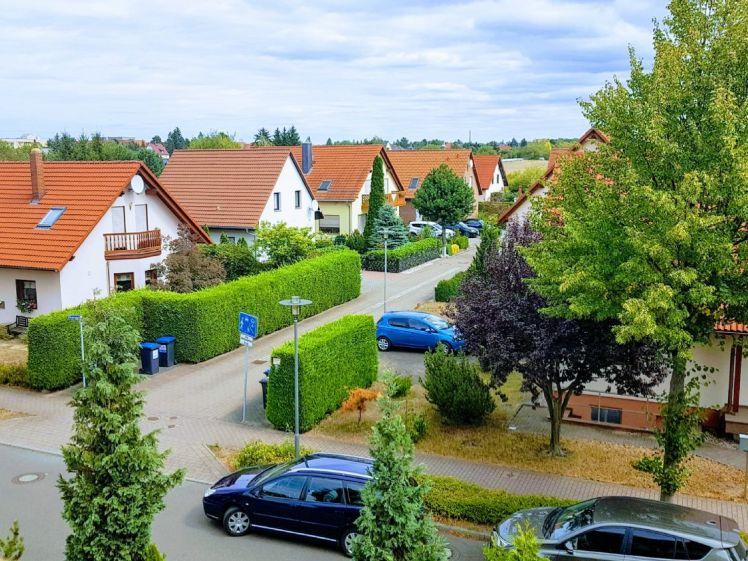 Ideales Zuhause für Ihre Familie! Reihenhaus mit Balkon und Garten in exzellenter ruhiger Wohnlage! - Foto 1