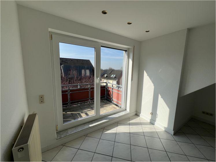 Helle 2-Zimmer Dachgeschosswohnung in Aachen Eilendorf - Foto 1