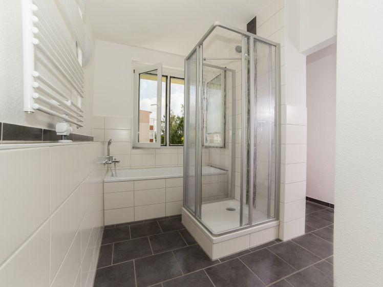 moderner Grundriss - offene Küche - großes Bad - Balkon - Photo 1