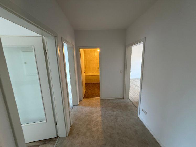 Wunderschöne 4-Raum-DG-Wohnung mit Balkon in Greiz direkt im Stadtzentrum - Photo 1