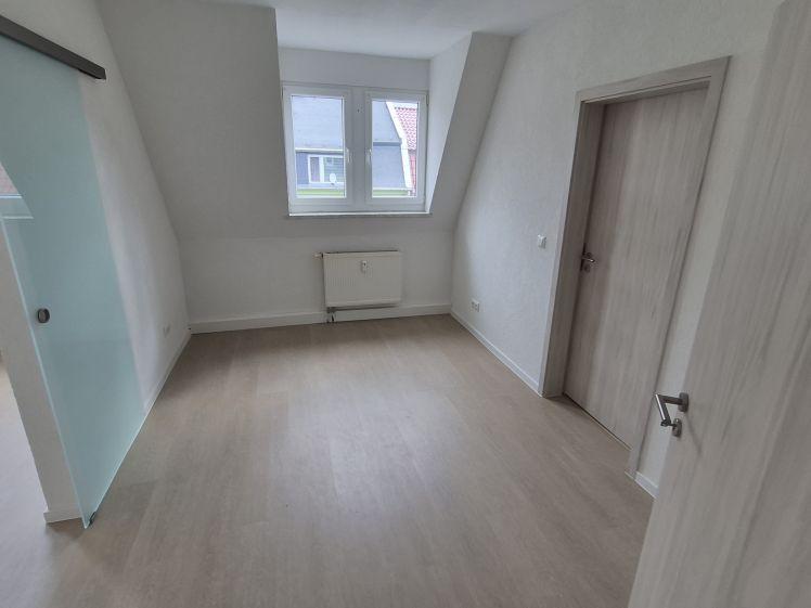 Charmante 3-Zimmer-Dachgeschosswohnung – frisch kernsaniert und mit besonderem Wohnflair - Photo 1