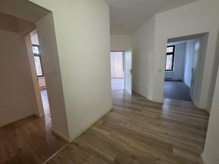 TOP Whg. mit modernen Laminat - große Küche u.v.m. - Photo 1