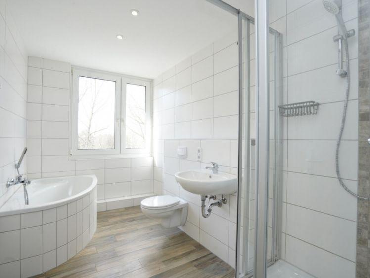 Große Familienwohnung / Balkon / Modern - Photo 1