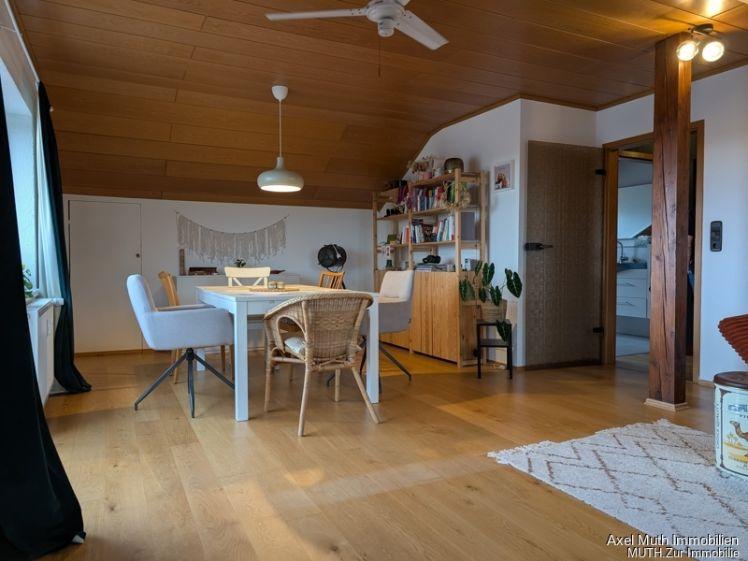 Helle 3-Zi-DG-Whg. mit großem Balkon und EBK in Eppingen-Mühlbach, Nähe Feldrand - Photo 1