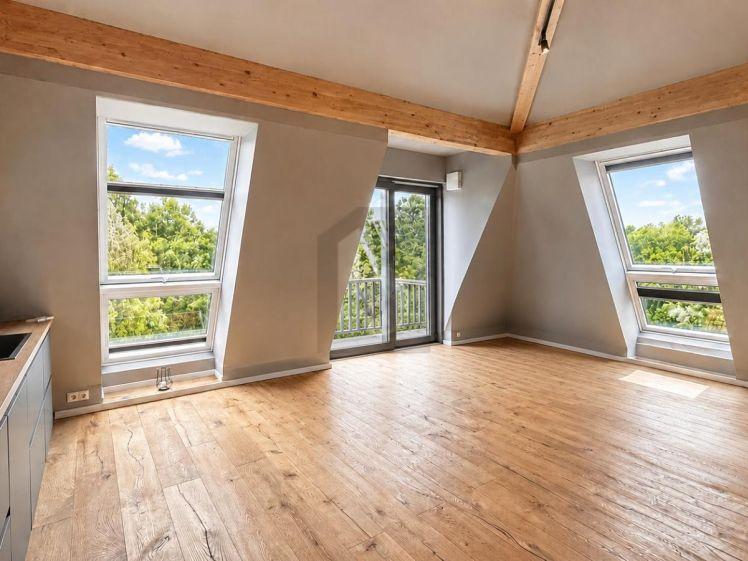 MODERNE ELEGANZ AUF RUHE TRIFFT - Foto 1