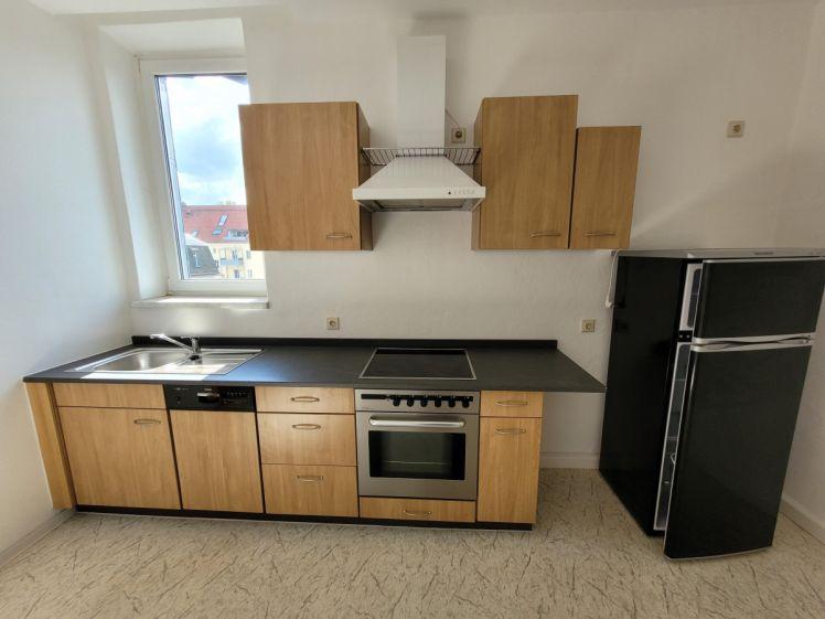 + + +Dachgeschoss mit großer Küche + + + - Foto 1