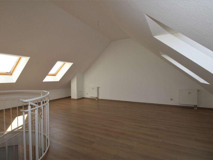 3-Zimmer-Maisonette-Wohnung in Liebertwolkwitz mit 2 Balkonen und Tiefgarage - Foto 1