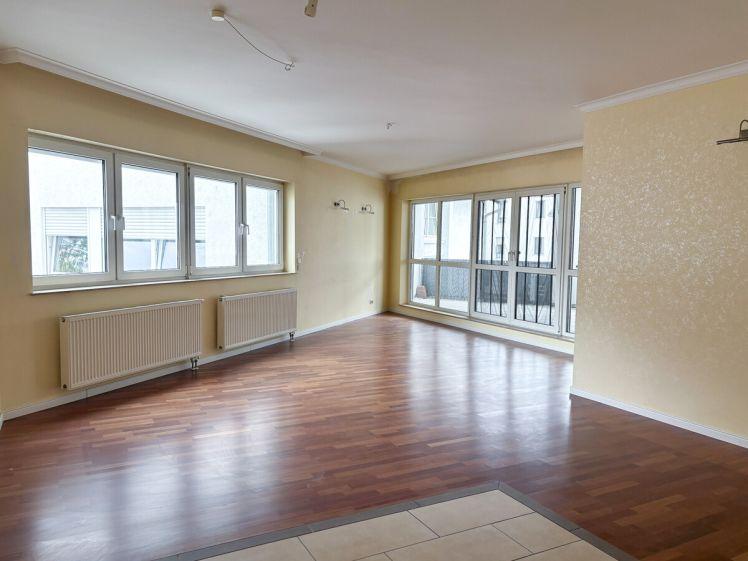 Lichtdurchflutete Wohnung mit großer Loggia & Stellplatz - Photo 1