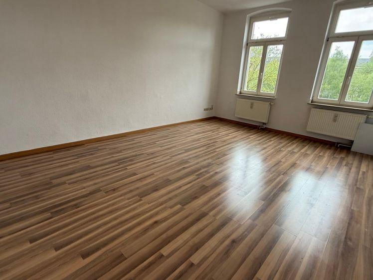 3.OG / Bad mit Wanne + Fenster / Balkon an der Küche - frei ab sofort - Foto 1