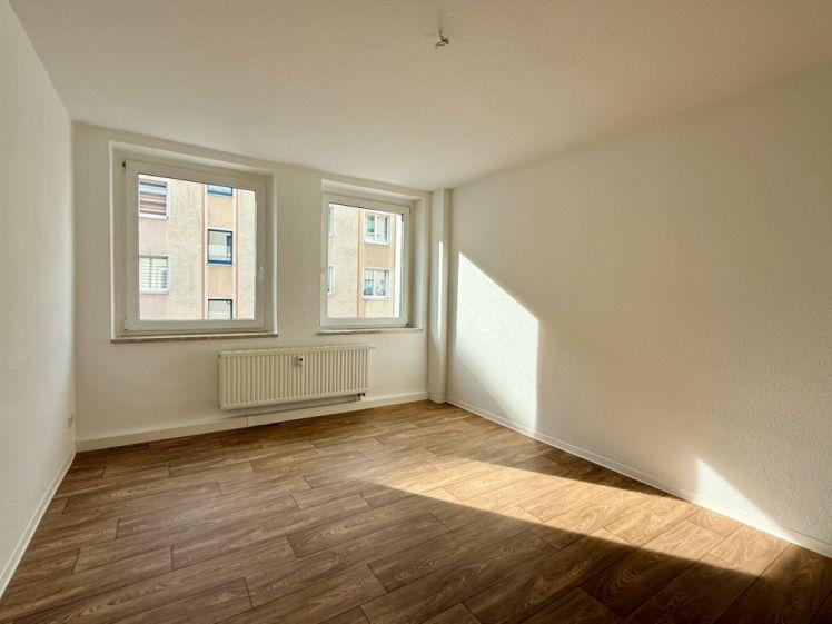 Helle 3-Raum-Wohnung im 1. Obergeschoss - Photo 1